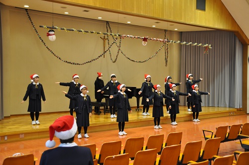 合唱部＆Emily　クリスマスコンサートを行いました。