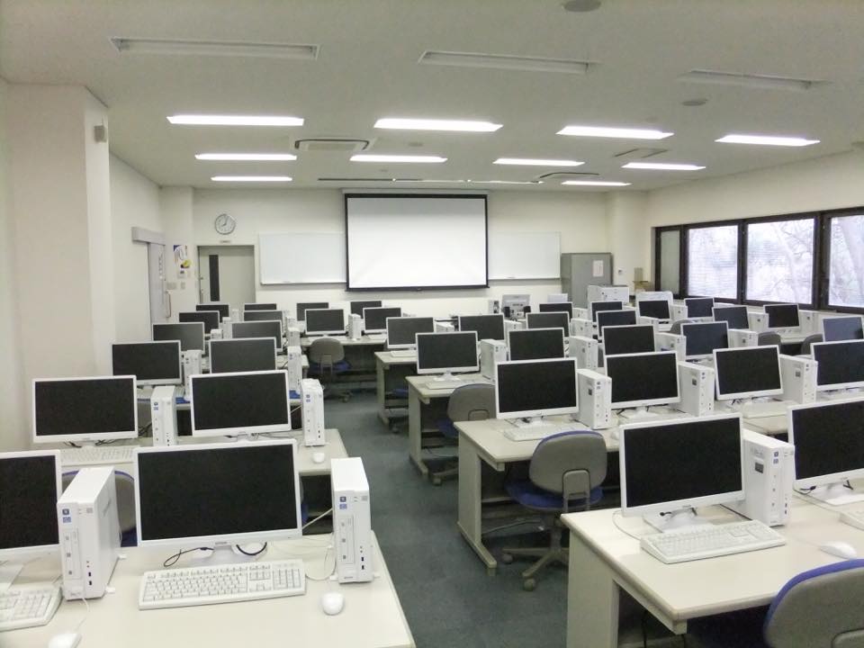 情報教育実習室（コンピューター室）の写真